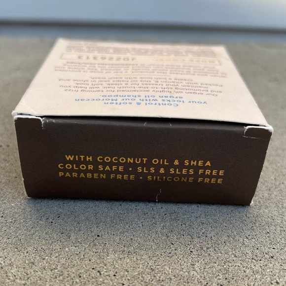 SOAPBOX Argan Oil Shampoo Bar | 87.5 g / 3.1 oz - Picture 2 of 2